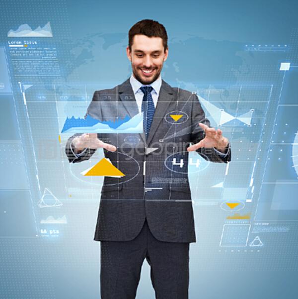 微笑的商人 虛擬屏幕如何重塑商業、技術與交流理念